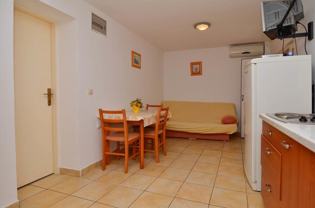 Apartments Karla Orebic Room photo